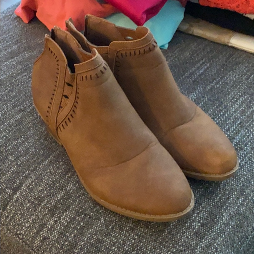 Ankle booties Camel size 9